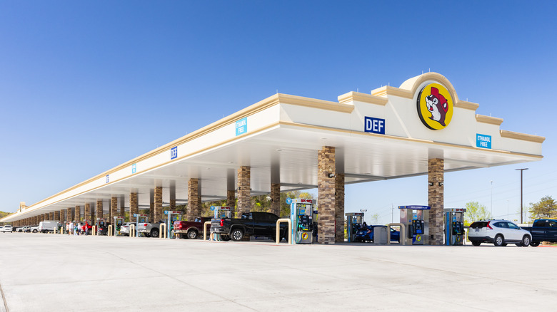View of a Buc-ee's fueling station busy with cars