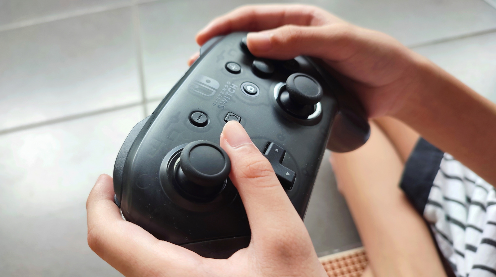 Where To Find The Hidden Code In The Nintendo Switch Pro Controller – SlashGear