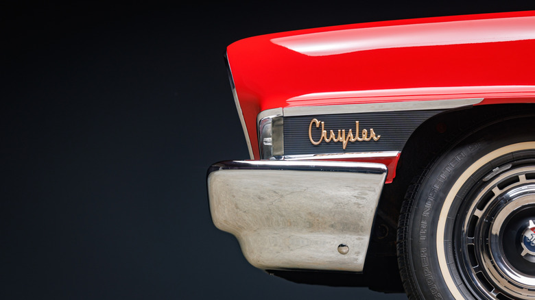 Close-up of Chrysler lettering on side of 300H nose