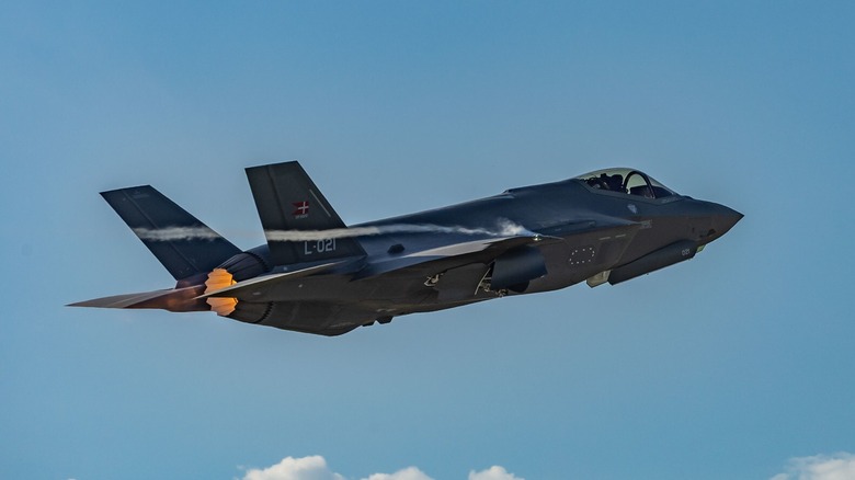 f-35 jet denmark flight sky
