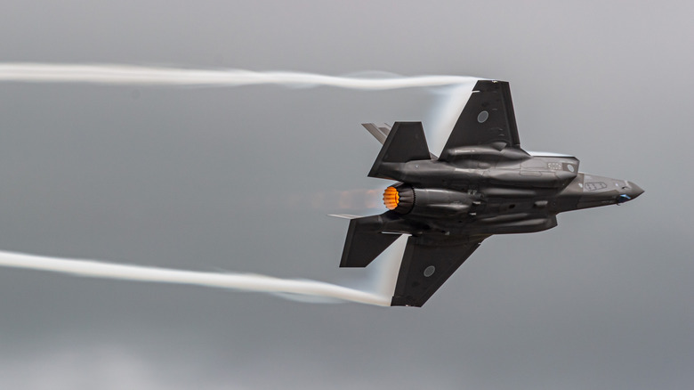f-35 jet flight