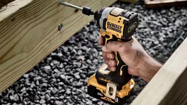 20V Max Atomic 3-Speed 1/4-inch Impact Driver in use