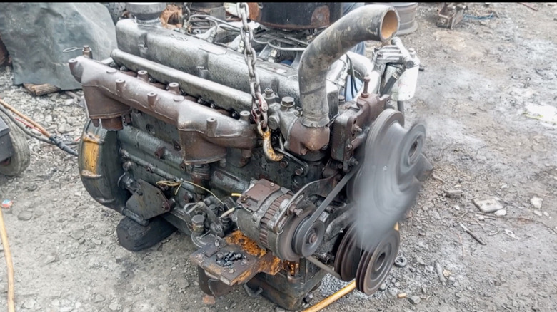 Close up view of an old 6DR5 inline-six from Mitsubishi