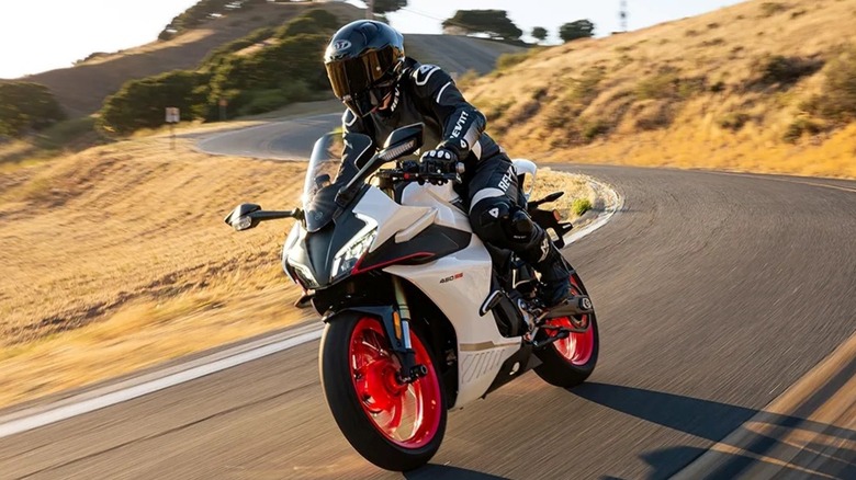 The CFMoto 450SS carving a twisty stretch of highway.