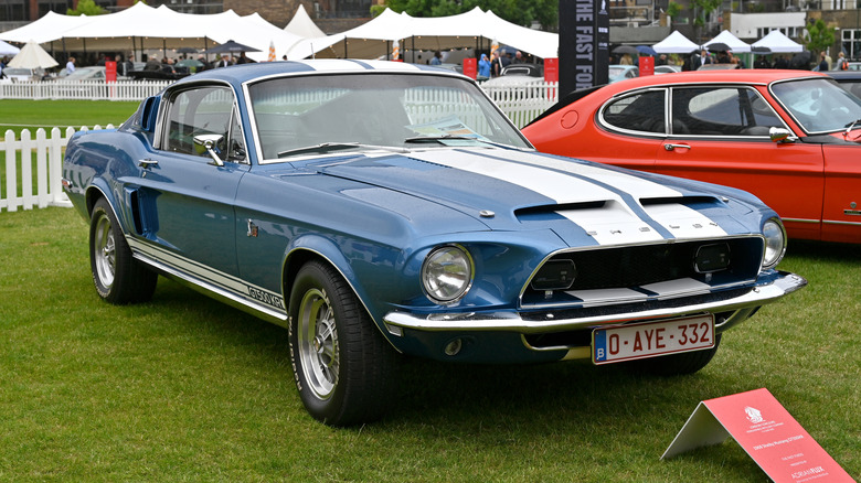 Front 3/4 view of Ford Shelby Mustang GT500KR convertible at an auto show