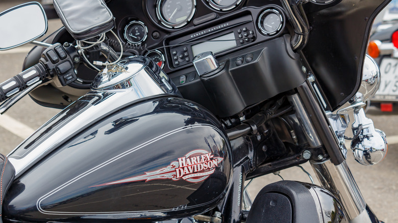 Dashboard with indicators and multimedia system of Harley Davidson motorcycle