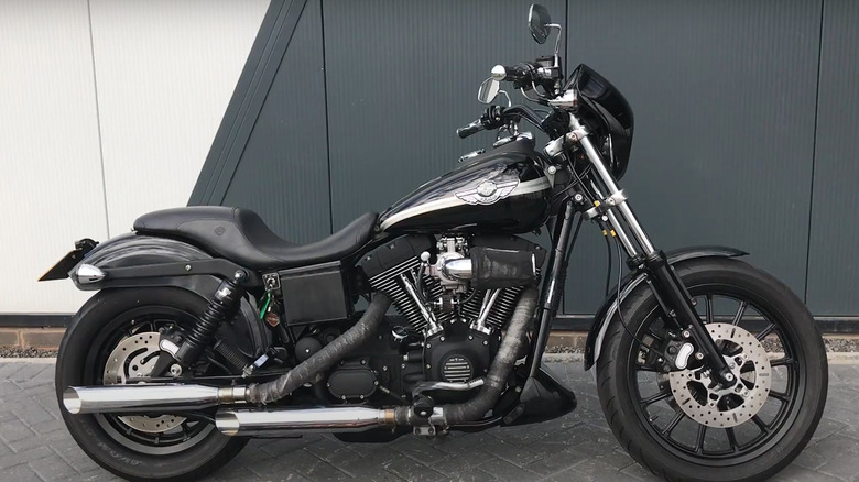 Side shot of a 2003 Harley-Davidson Dnya Super Glide Sport