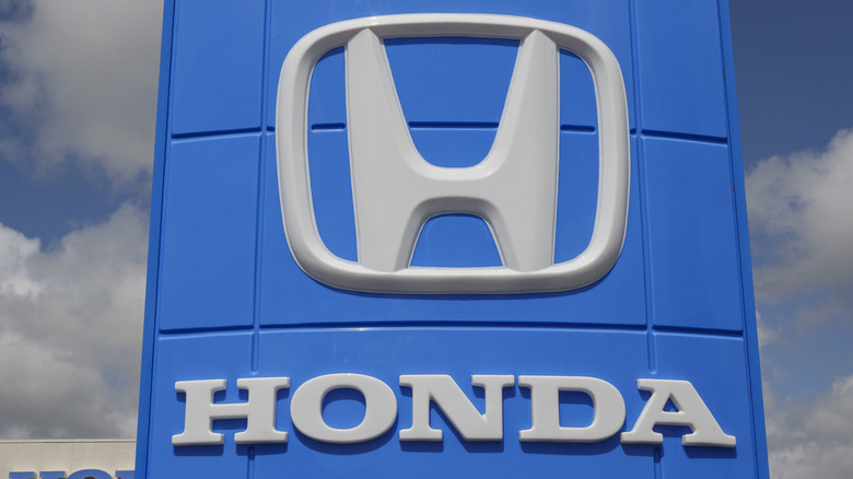 A Honda dealership sign