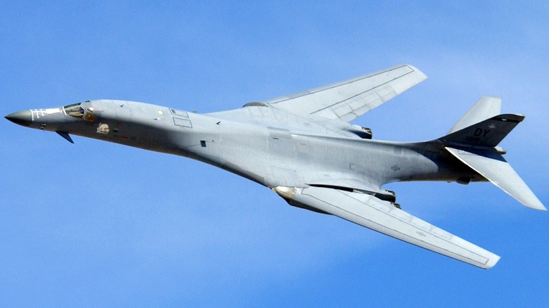 A B-1B banking during a demonstration in 2004