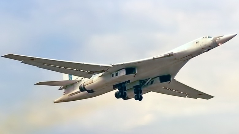 Ukrainian Air Force Tu-160 shortly after takeoff