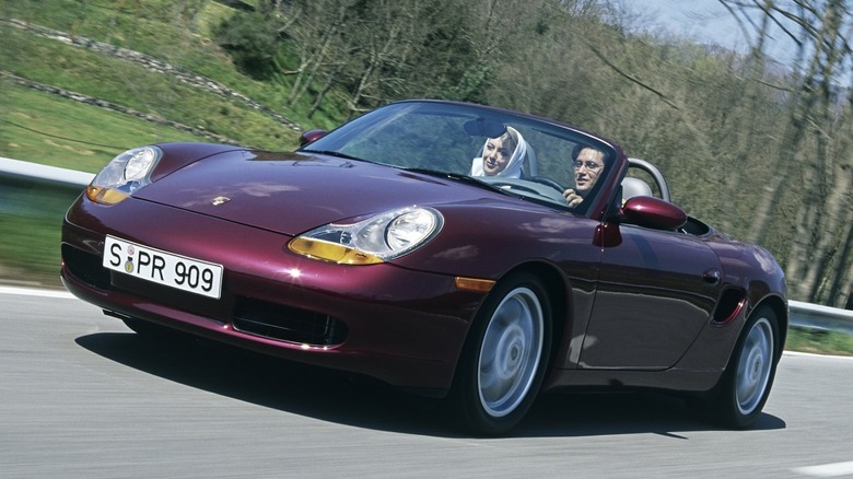 Front 3/4 view of Porsche Boxster 986