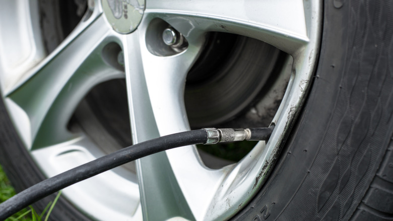 Tire refilling with air