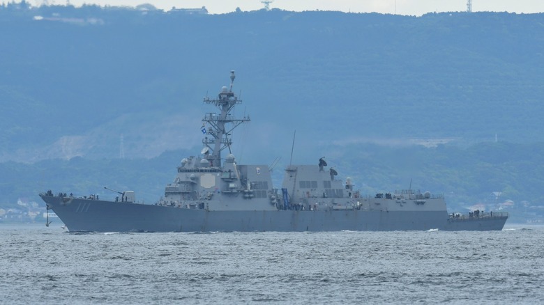 Arleigh Burke-class destroyer sailing lazily through Tokyo bay