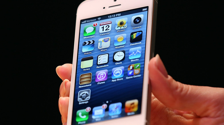 A person holding an iPhone 5.