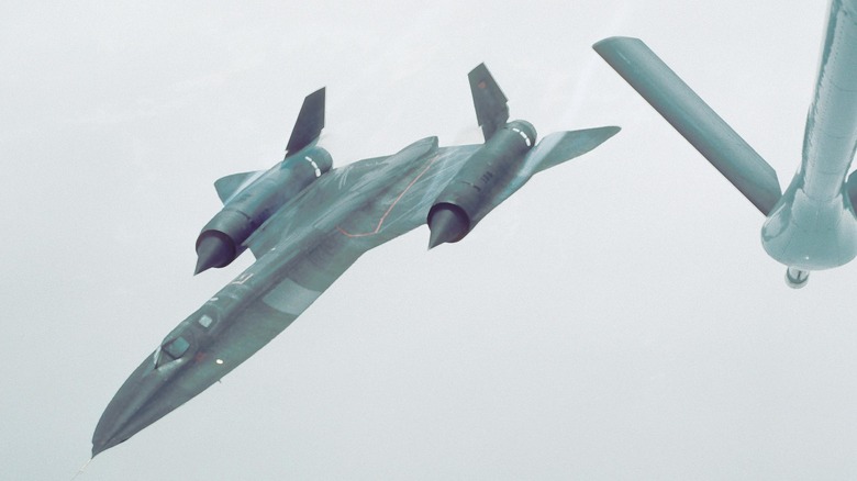SR-71 flying and viewed from a refuelling tankes
