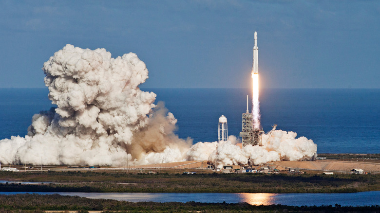 SpaceX Falcon Heavy rocket launch