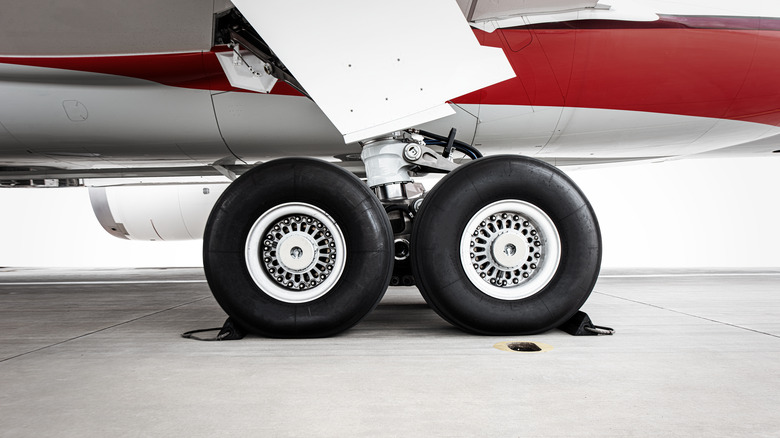 airplane tires and landing gear