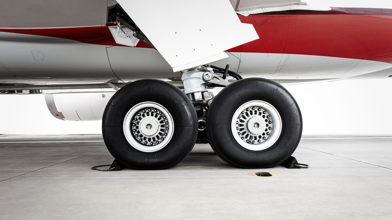 airplane tires and landing gear