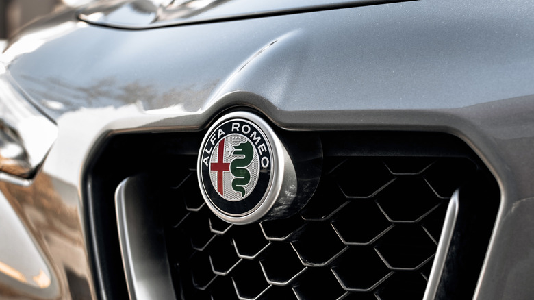 Picture displaying Alfa Romeo logo in a vehicle's front grill