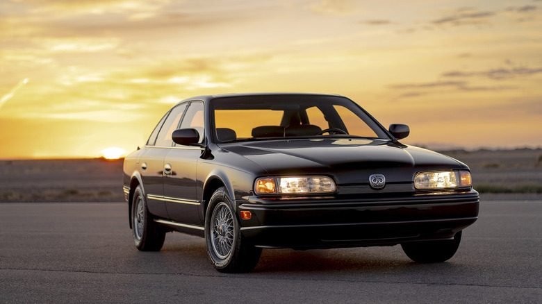 Front 3/4 view of 1989 Infiniti Q45 sedan