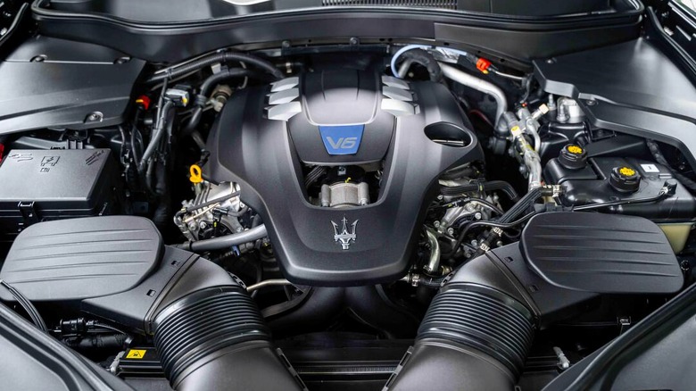 Maserati Nettuno V6 engine with black and bluw engine cover