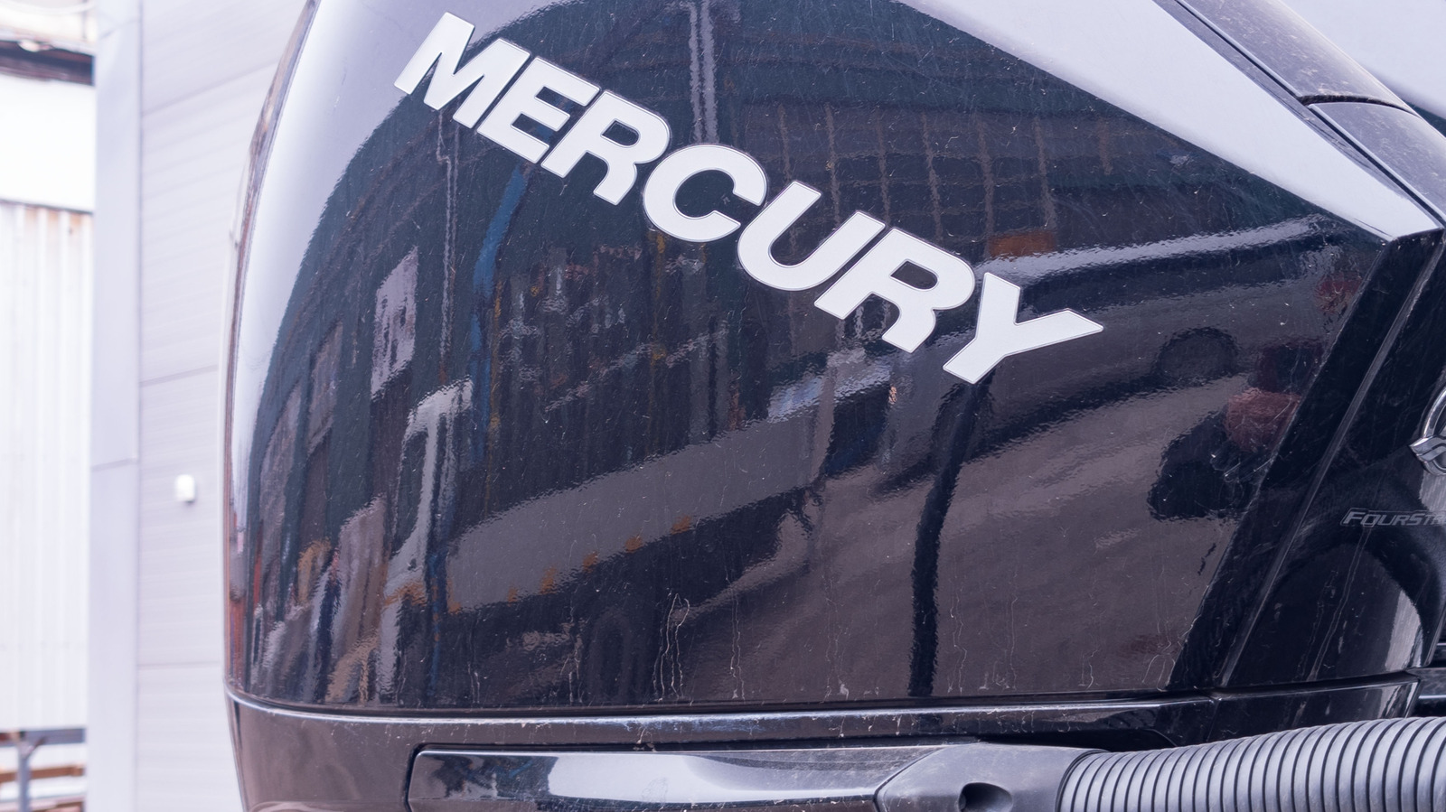 Mercury Marine builds Mercury boat engines