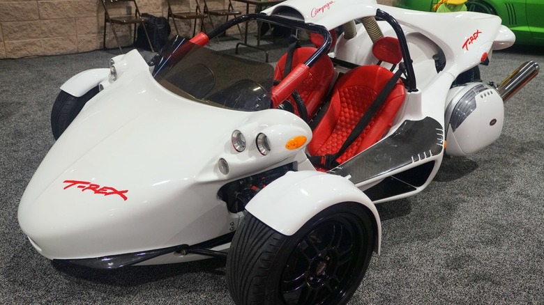Campagna T-Rex in white with red interior