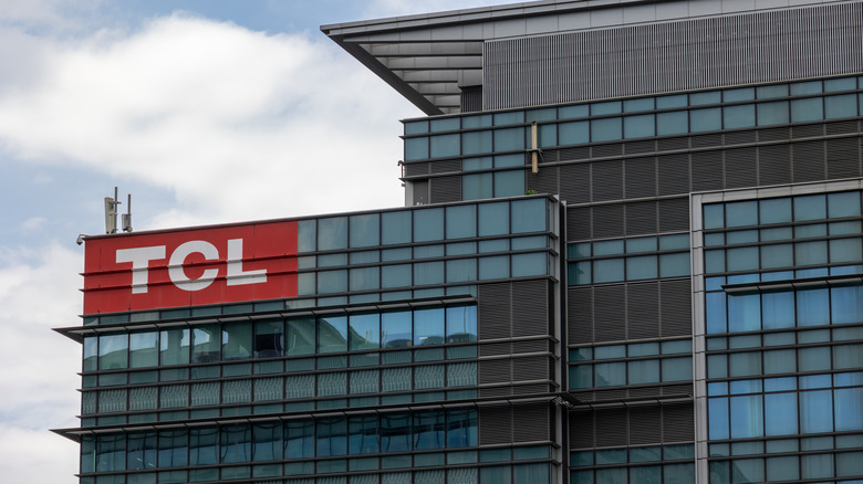 TCL pastato fasadas