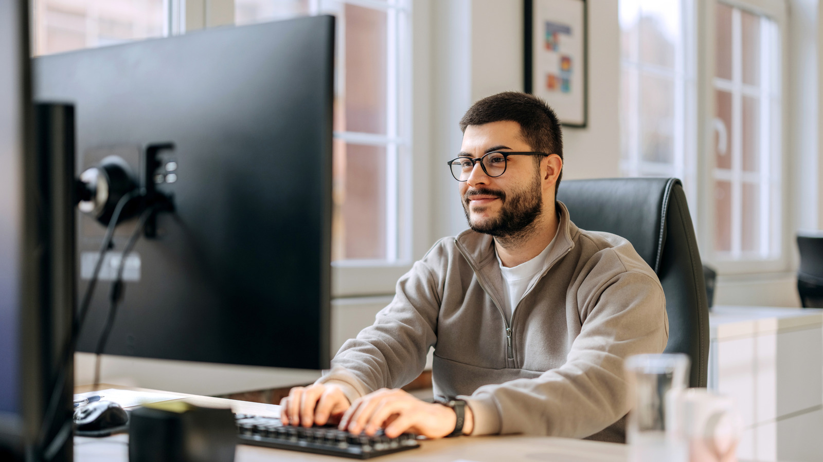 Why A 27-Inch Monitor May Not Be The Best Size For Your Home Office - SlashGear