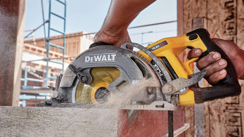 The FlexVolt 60V Max Circular Saw in action