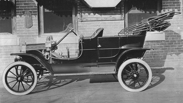 A 1908 Model T vechile.