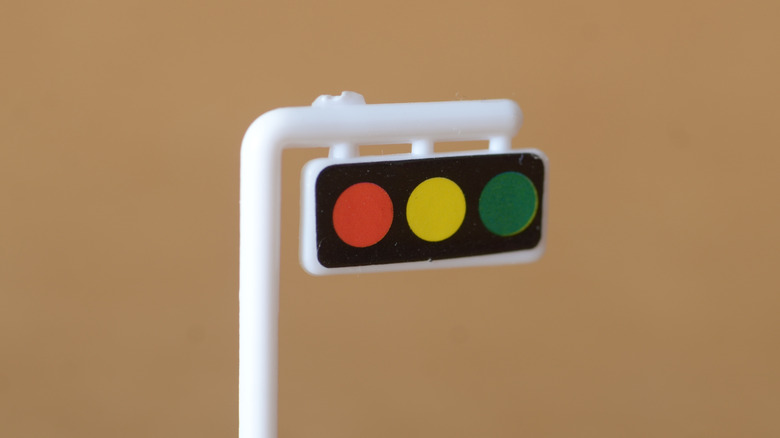 Small plastic model of a horizontal traffic signal.