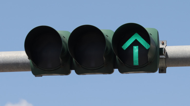 Horizontal traffic light displaying a green arrow.