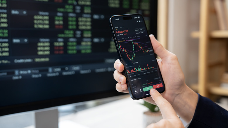 A broker using viewing trading platform on two different devices