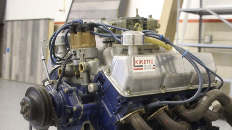 Crate engine with distributor on top