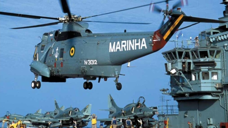 SH-3D Sea King lands on the Sao Paulo aircraft carrier.