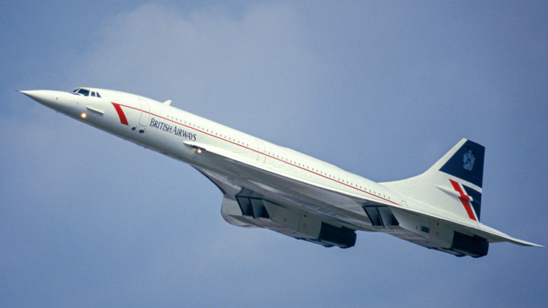 Concorde making a pass at an airshow in 1986