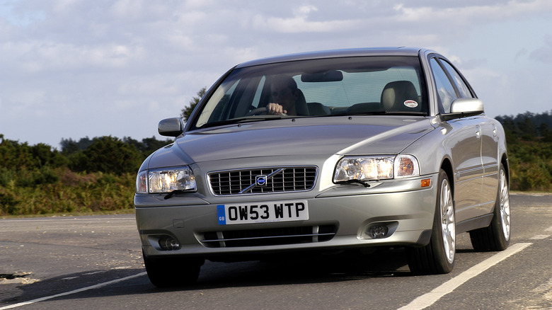 Silver Volvo S80 front Quarter View