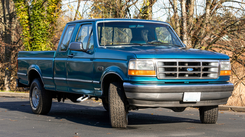 The 1995 blue Ford F-150 XLT featured the Twin I-Beam suspension