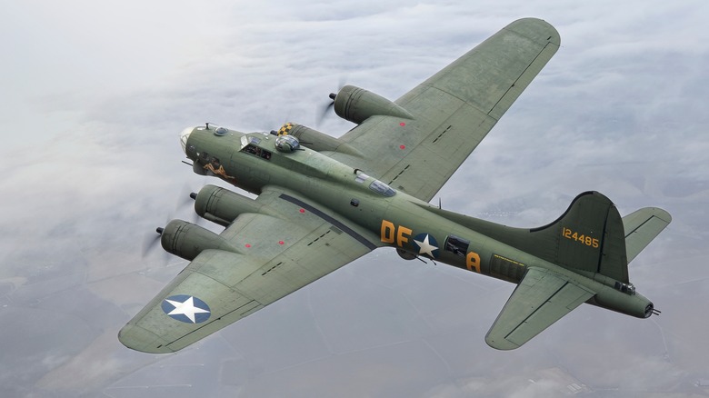 A B17 bomber in flight.