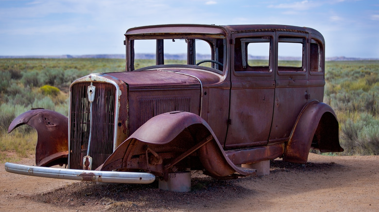 An old Studebaker car with no wheels