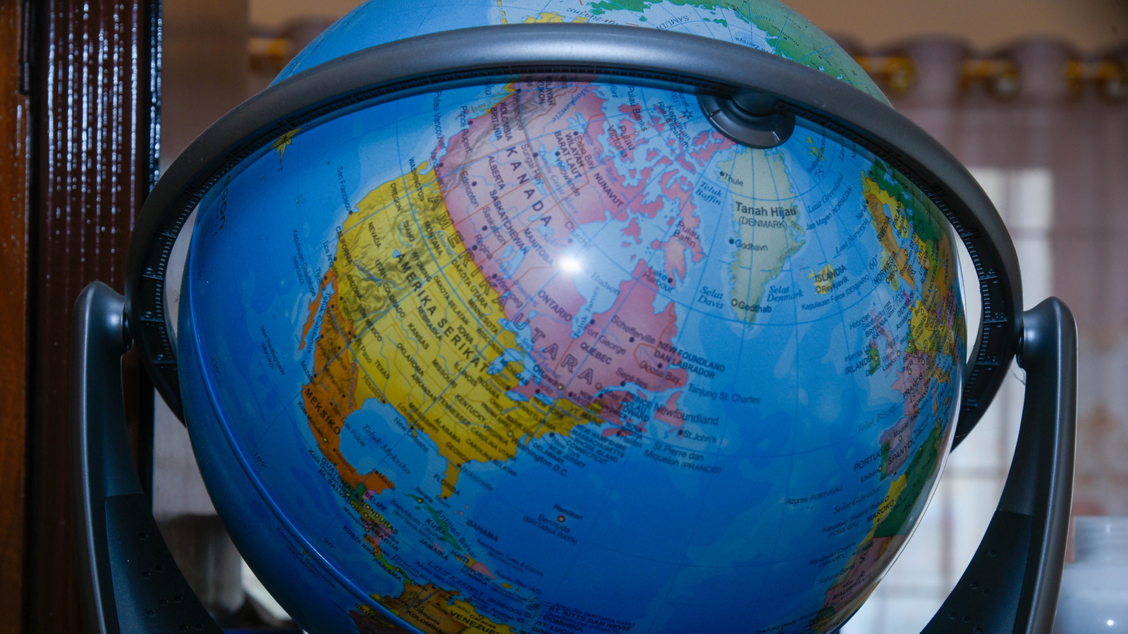 Why Do Airplanes Measure Distance In Nautical Miles?