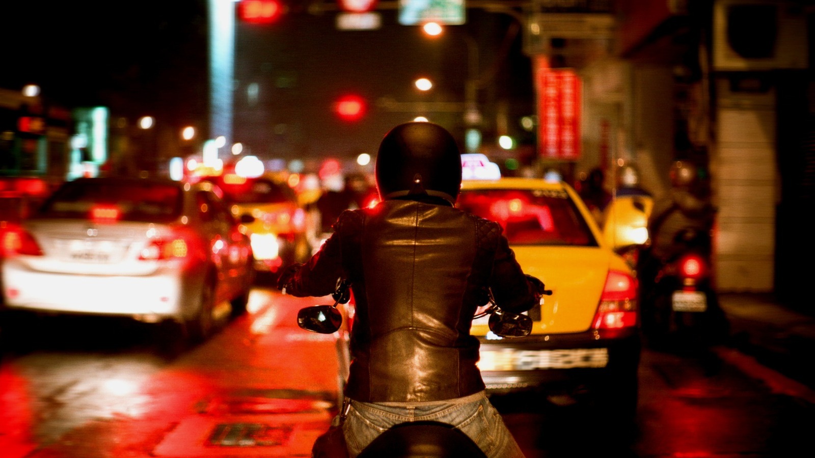 Why Do Bikers Rev Their Engines At Stop Lights? – SlashGear