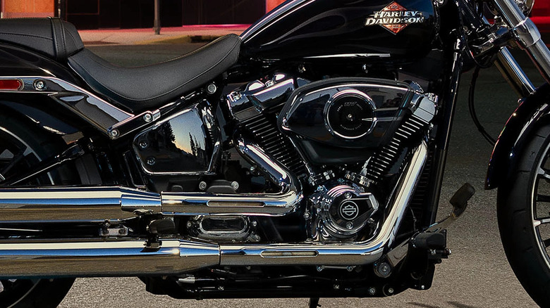 side view of the 2025 Harley-Davidson Breakout