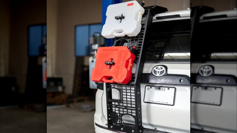 The Cali Raised Molle ladder with accessories for the Toyota 4Runner.