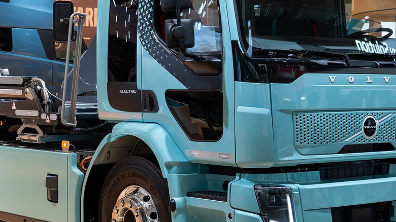 Volvo FE Electric with a passenger truck door mirror