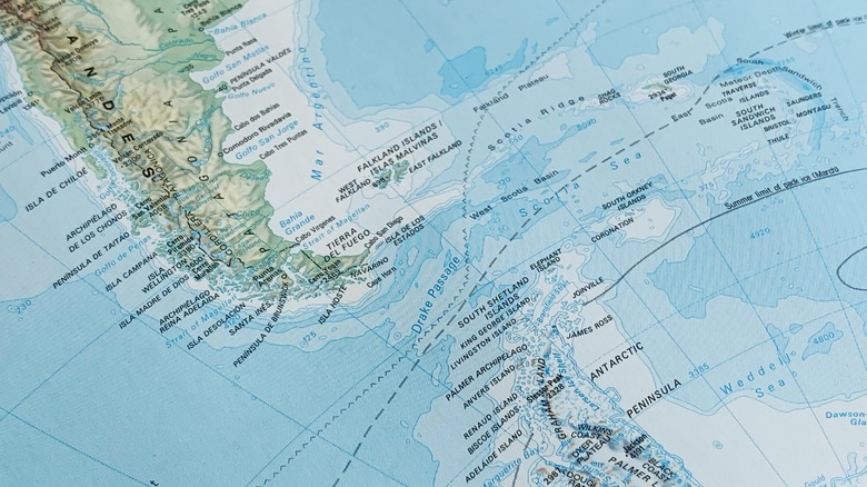 A map showing the location of the Drake Passage between the tip of South America and Antarctica.