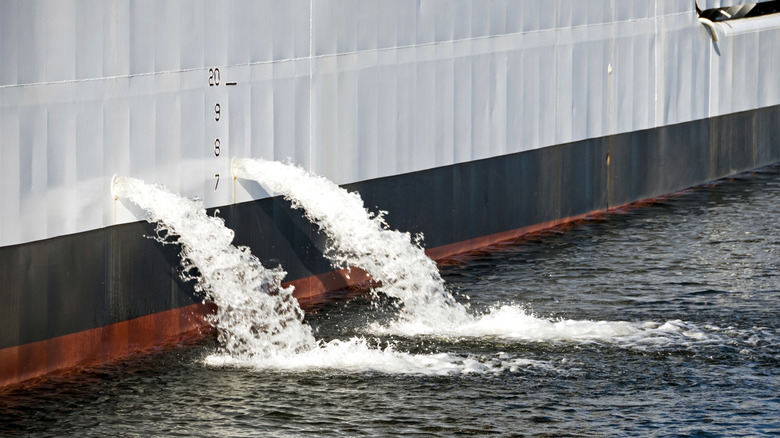Ship pumping ballast tanks