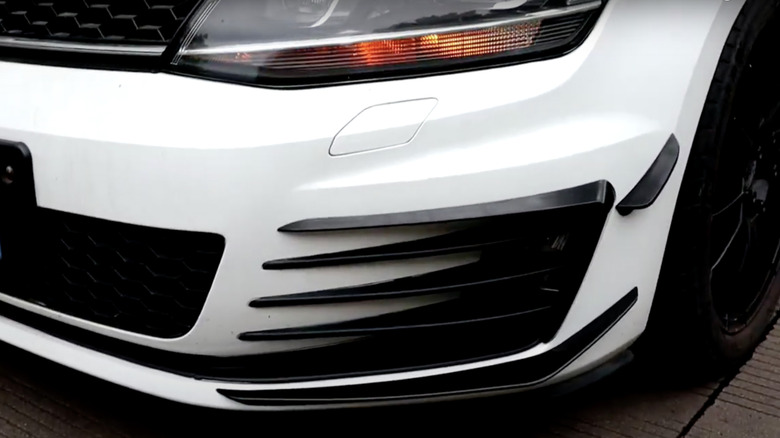 car with fins on front bumper