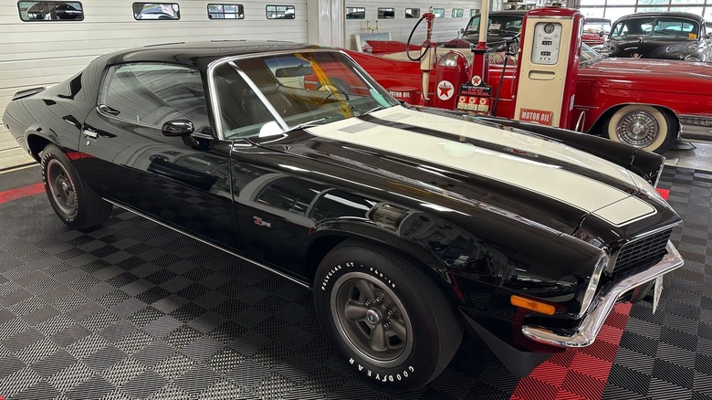 A close up of a 1970 Chevy Camaro Z28 with a windshield that has a wire embeded at the center